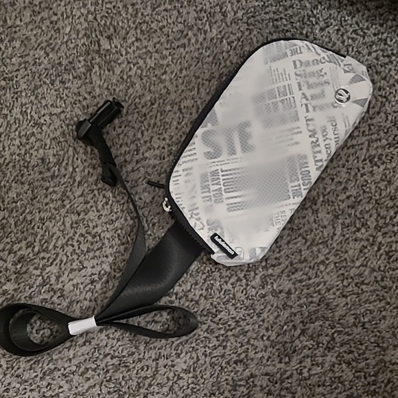 Lululemon - Picture 2 of 4